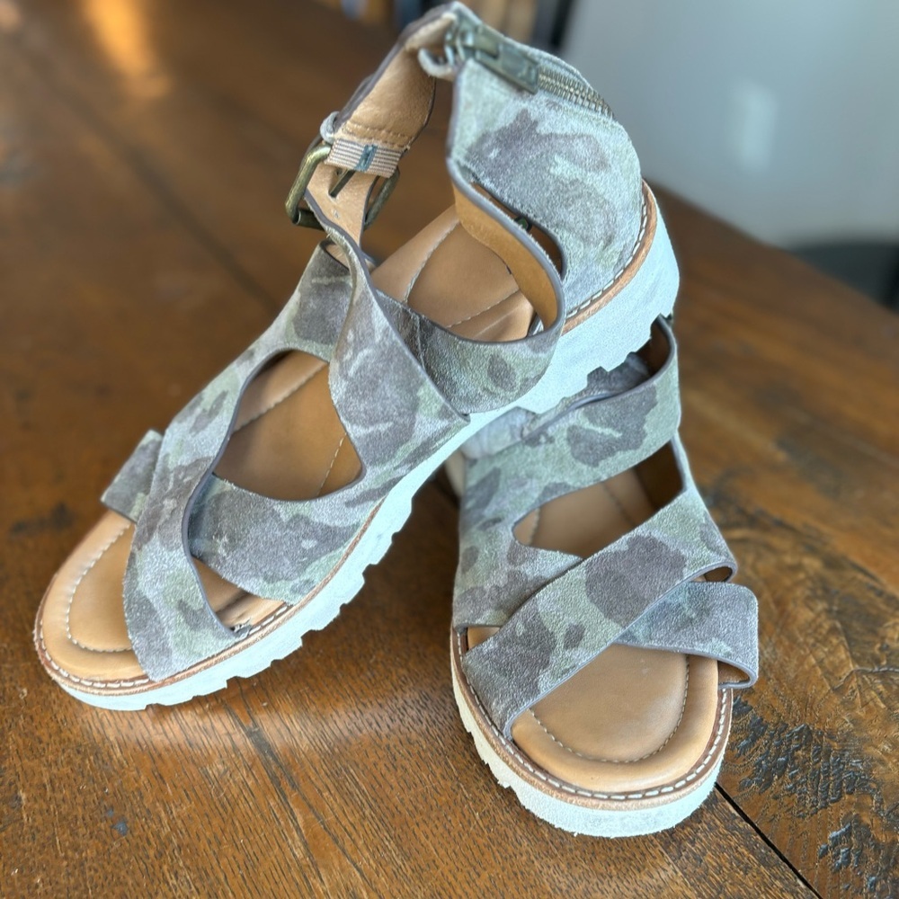 Bionica Women's Dania Sandal. Olive Camouflage Camo. Straps Back Zip. Size 9 - Picture 2 of 12